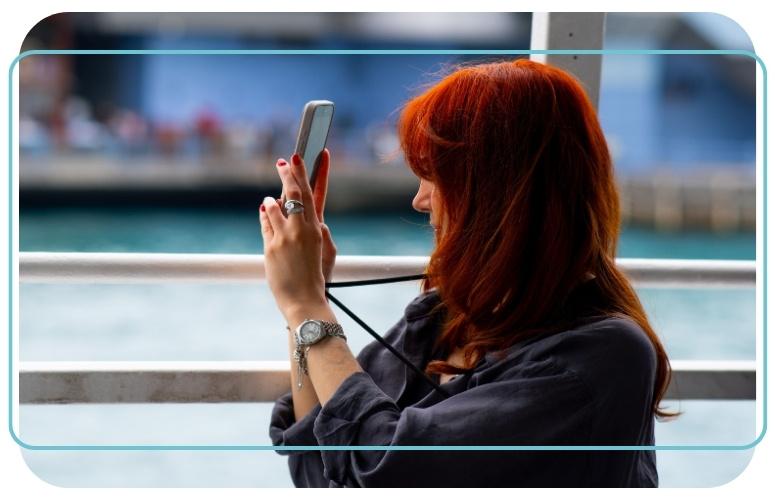 photographe avec smartphone