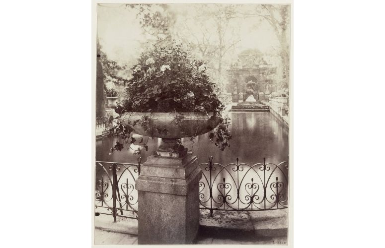 Photographie par Eugène Atget de sa série L’Art dans le vieux Paris.