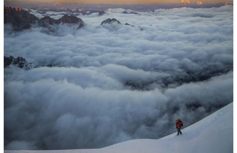 Photographie aérienne des montagnes par Cory Richards