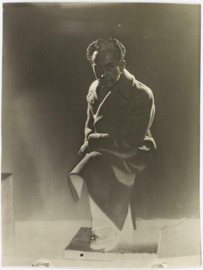 Portrait solarisé, par Man Ray