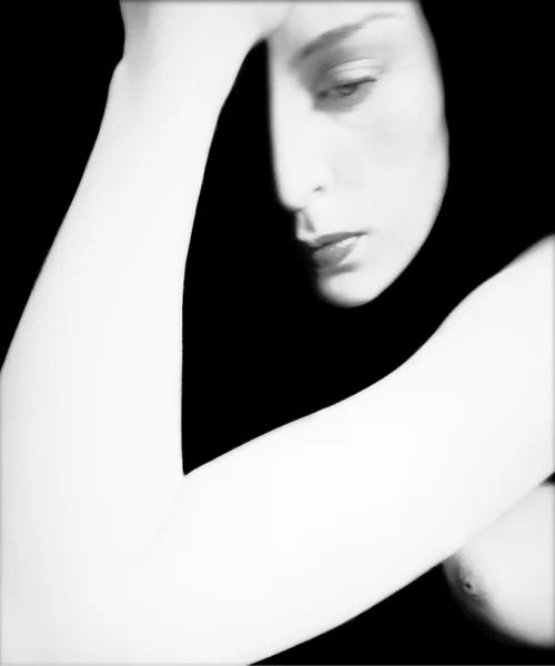 Nude, par Bill Brandt, 1952 https://www.billbrandt.com/bill-brandt-archive-print-shop/nude-london-1952-pp02